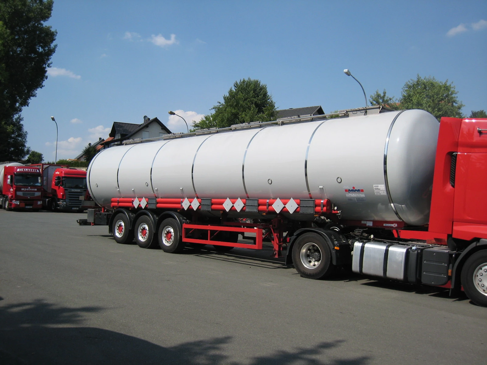Tank- und Flüssigtransporte